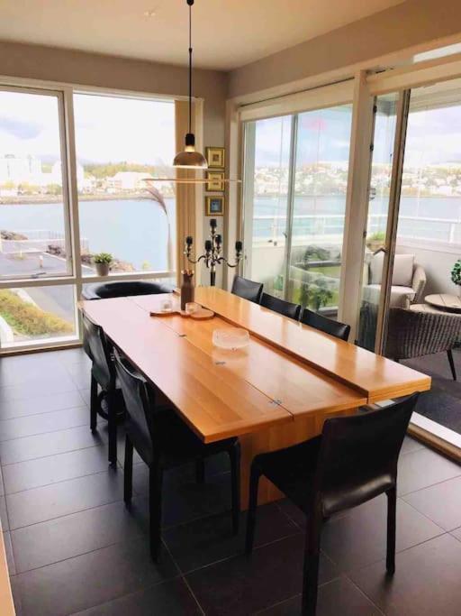 Stylish And Relaxing Two Bedroom Appartment, View Over Harbour Hafnarfjörður Exterior foto
