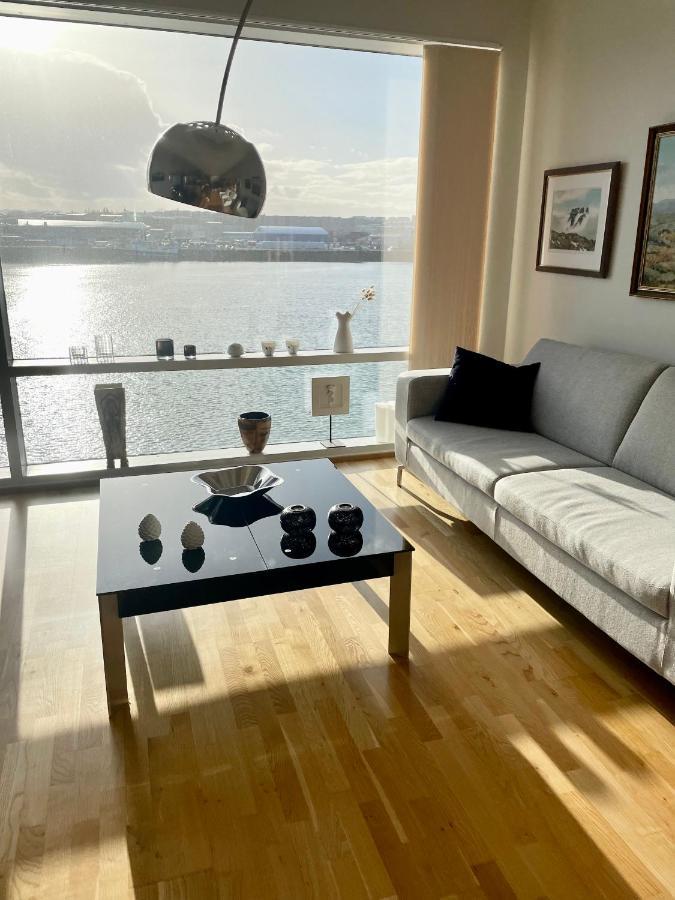 Stylish And Relaxing Two Bedroom Appartment, View Over Harbour Hafnarfjörður Exterior foto